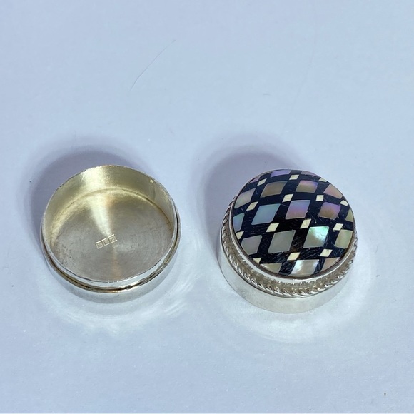 Gorgeous Silver Box with Geometric Inlay - Picture 9 of 10